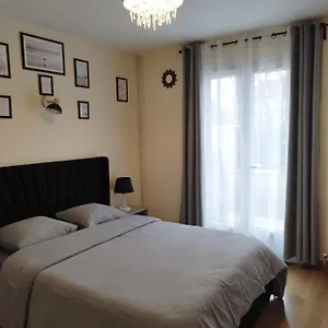 Proche Aeroport D'orly & Au Pied Des Transports Homestay